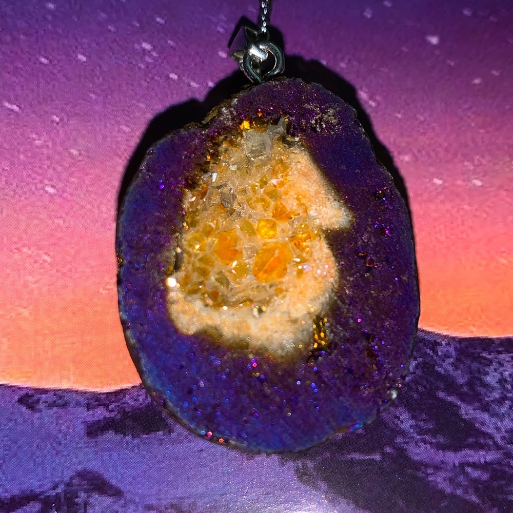 Druzy Quartz Necklace ✨💜🖤